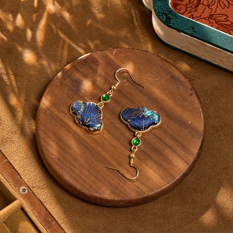 Buddha Stones Boucles d'oreilles Song en brocart bleu en forme de coquillage, perles vertes symbole de prospérité, en forme de larme - image 3