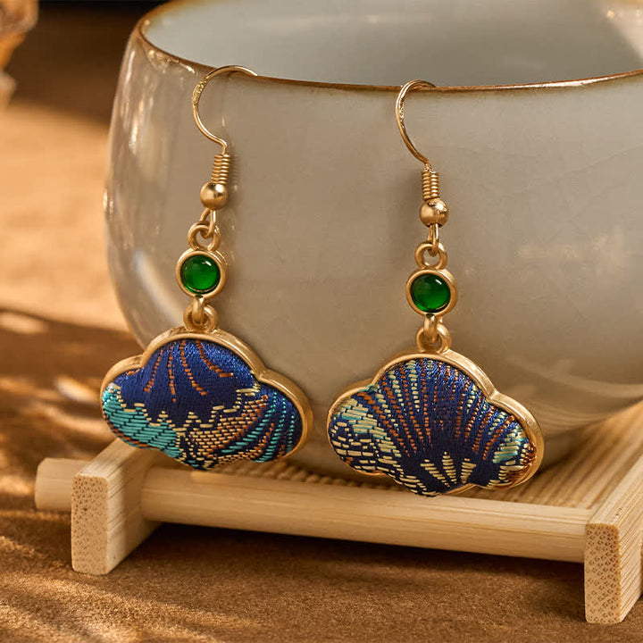 Buddha Stones Boucles d'oreilles Song en brocart bleu en forme de coquillage, perles vertes symbole de prospérité, en forme de larme - image 2