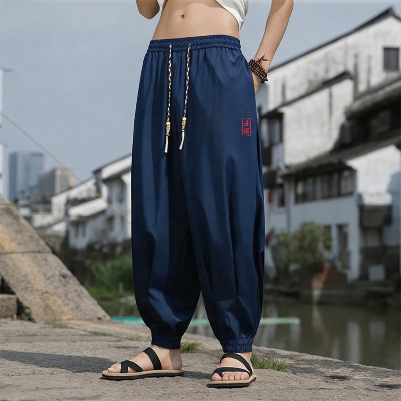 Buddha Stones Pantalon harem d'été décontracté avec cordon de serrage et broderie à caractères chinois, style intemporel, longueur cheville, poches. - Marine - US/UK/AU46，EU56 (5XL) - image 0