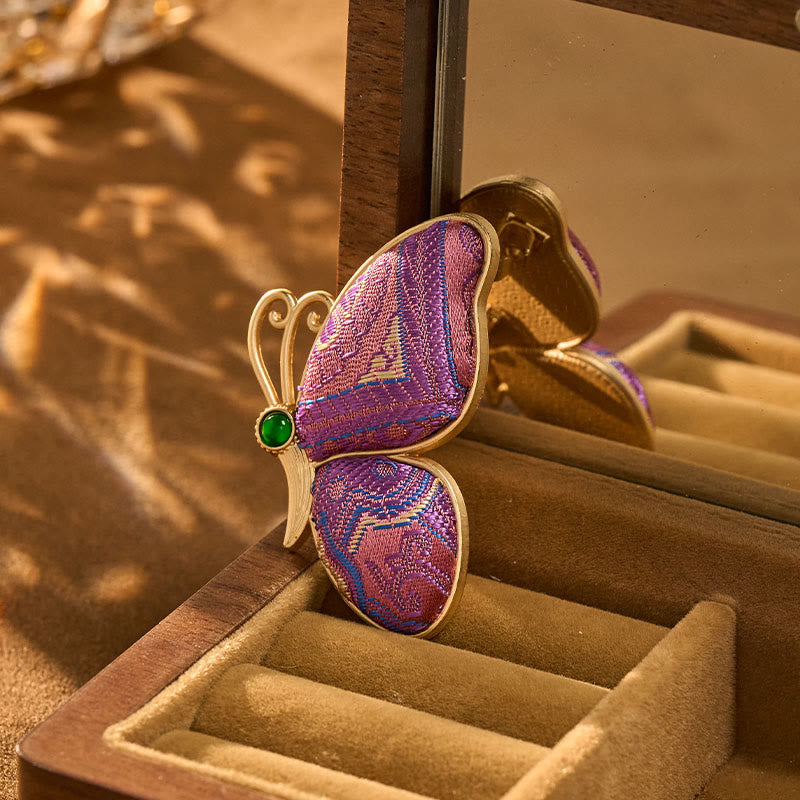 Buddha Stones Broche chinoise neuve, brodée de brocart violet, ornée d'un papillon et confectionnée à la main. - Brocart Chant (Prospérité♥Harmonie) - image 0