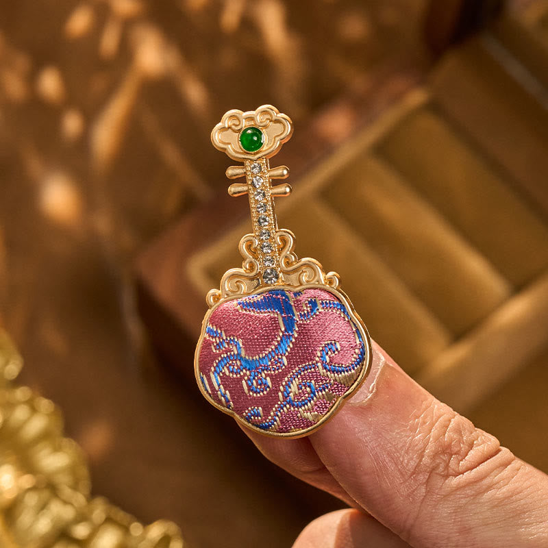 Buddha Stones Broche énergétique violette en forme de pipa, faite main en brocart Song - image 6