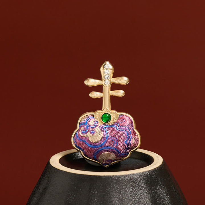 Buddha Stones Broche énergétique violette en forme de pipa, faite main en brocart Song - Grand pipa violet - Brocart Chant (Prospérité♥Harmonie) - image 1