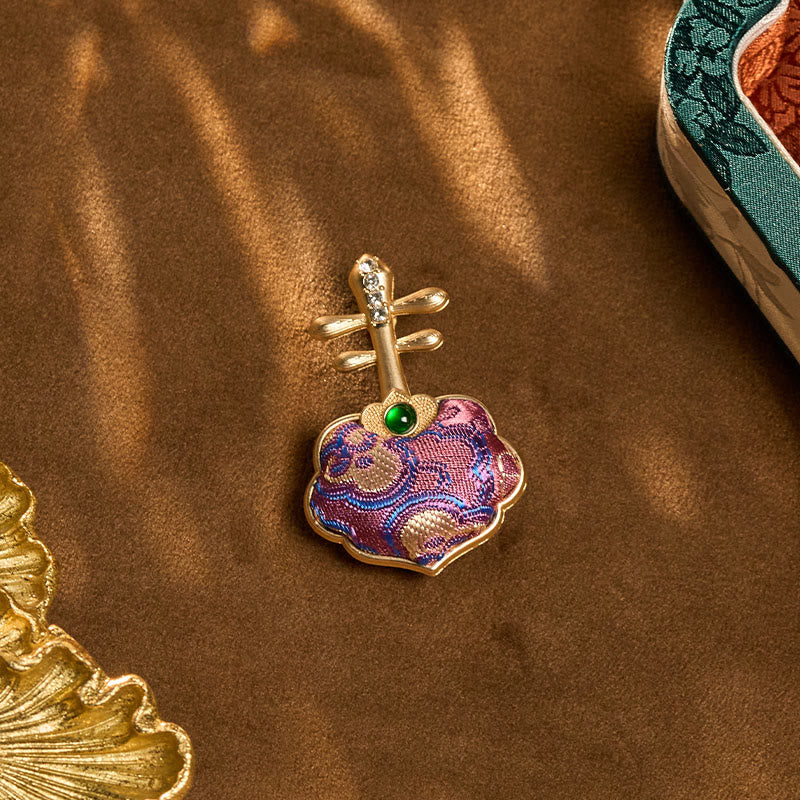 Buddha Stones Broche énergétique violette en forme de pipa, faite main en brocart Song - image 10