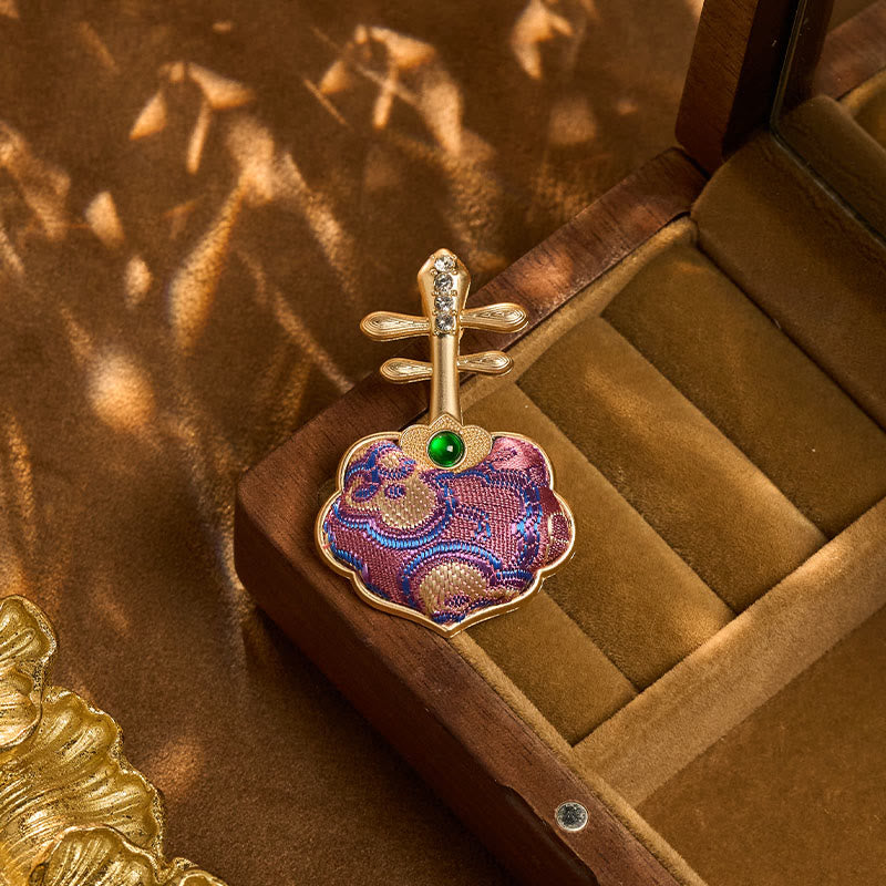 Buddha Stones Broche énergétique violette en forme de pipa, faite main en brocart Song - image 5