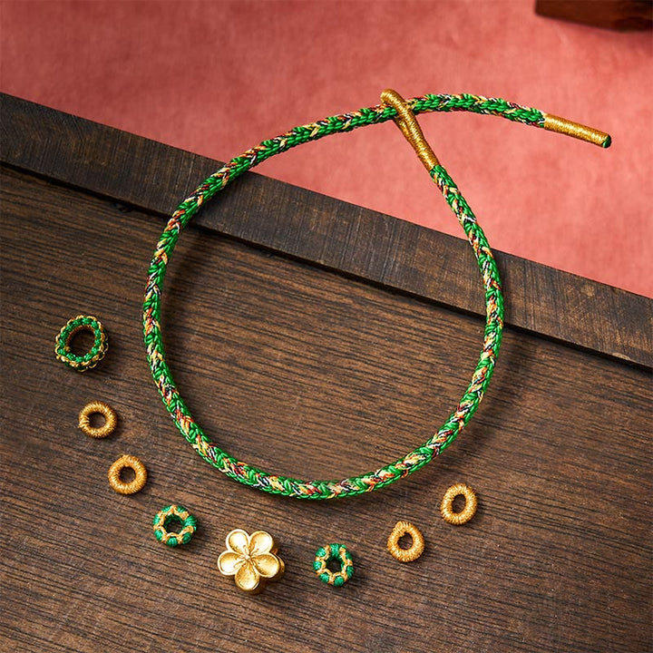 Buddha Stones Bracelet ajustable de protection composé de cinq couleurs de cordelette verte tissée à la main, de lingots verts et d'amulettes en forme de fleur de prunier. - image 11