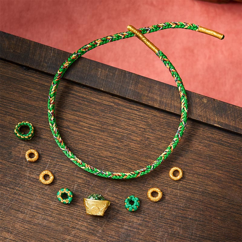 Buddha Stones Bracelet ajustable de protection composé de cinq couleurs de cordelette verte tissée à la main, de lingots verts et d'amulettes en forme de fleur de prunier. - image 4