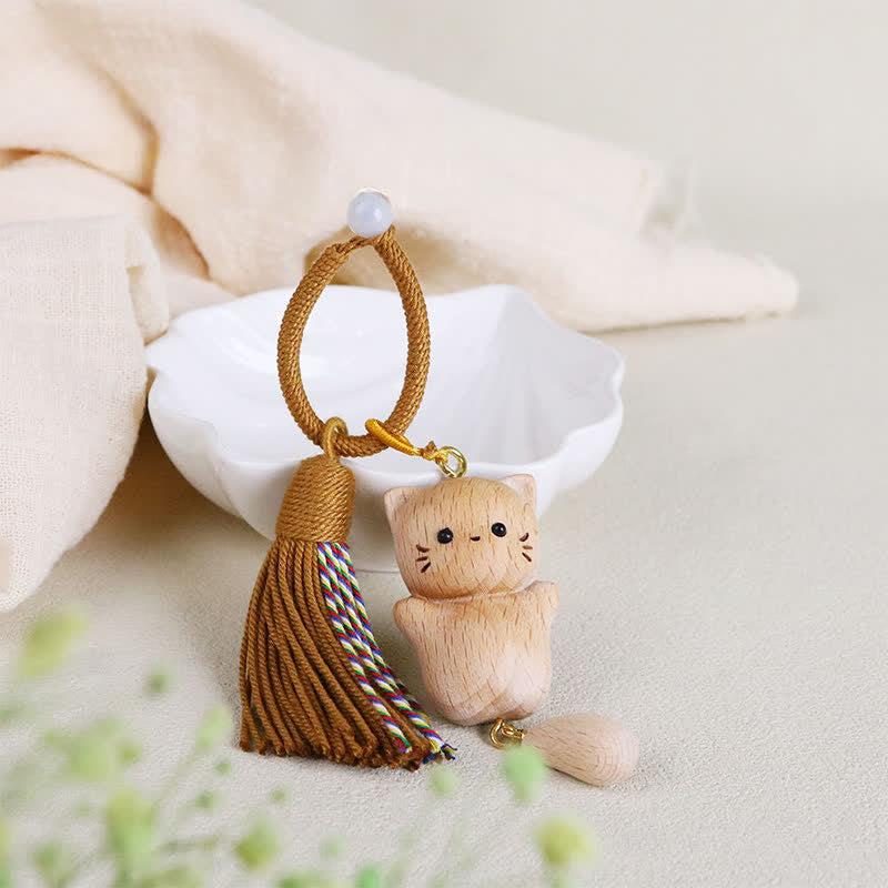 Buddha Stones Porte-clés chat porte-bonheur en bois de hêtre, pompon fait main - Cordon orange - Bois de hêtre (Clarté ♥ Énergie d'ancrage) - image 6