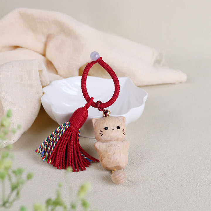 Buddha Stones Porte-clés chat porte-bonheur en bois de hêtre, pompon fait main - Cordon rouge - Bois de hêtre (Clarté ♥ Énergie d'ancrage) - image 10