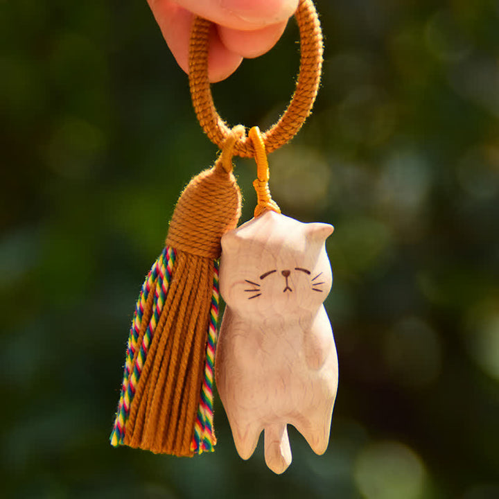 Buddha Stones Porte-clés breloques pour sac en bois de hêtre avec pompon en forme de chat et de paix - Breloque chat couché en cordon jaune - Bois de hêtre (Clarté ♥ Énergie d'ancrage) - image 0