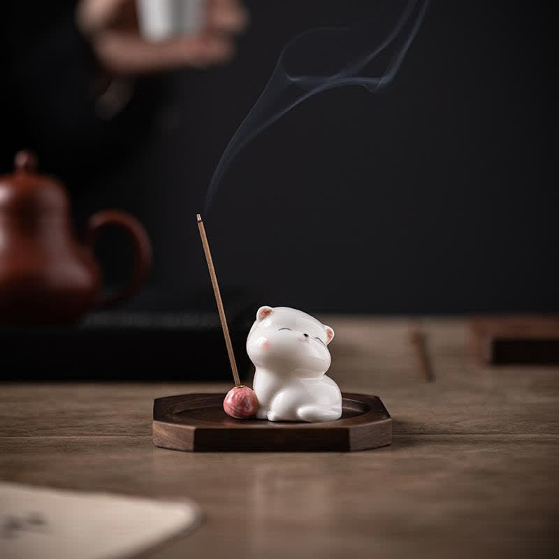Buddha Stones Brûleur d'encens minimaliste en céramique blanche en forme de chat avec pompon (encens non inclus) - image 0