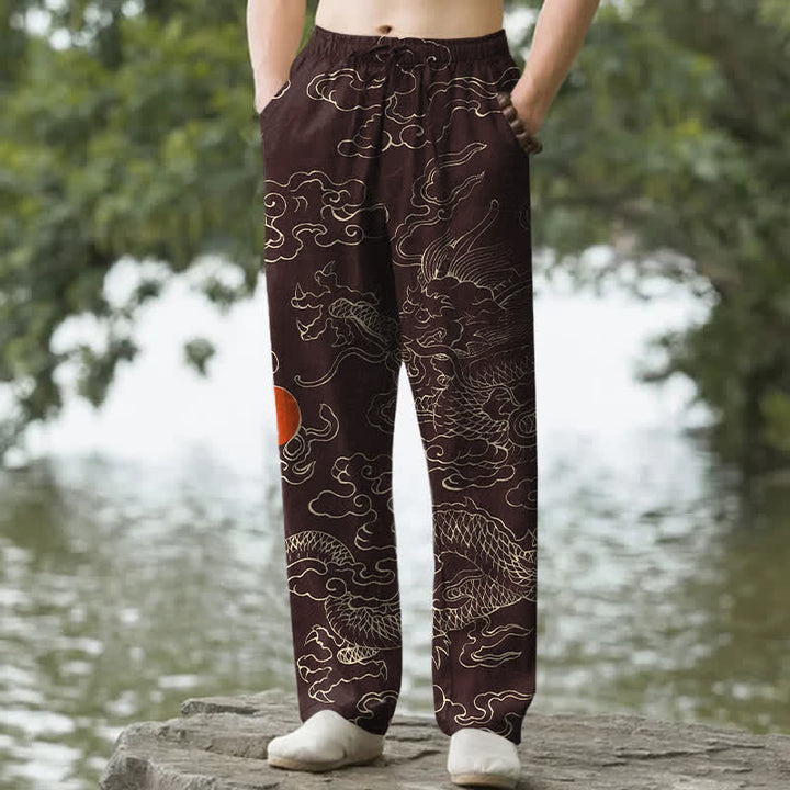 Buddha Stones Pantalon fuselé pour homme avec poches, motif dragon volant en coton poursuivant le soleil - SaddleBrown - US/UK/AU50，EU60 (5XL) - image 4