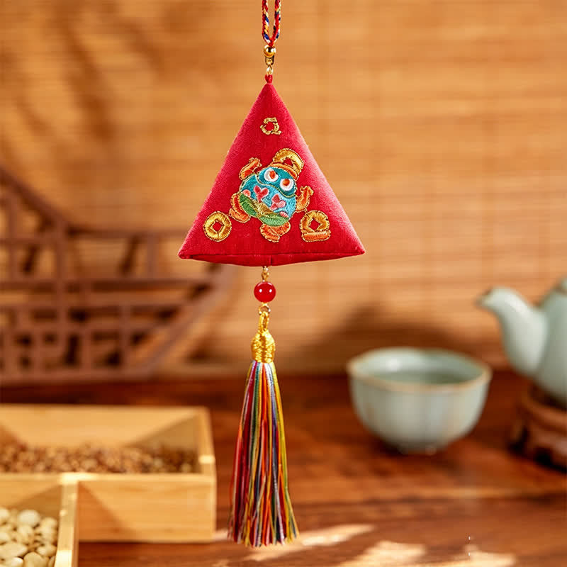 Buddha Stones Broderie Zongzi Triangle Scorpion Décoration Animal Mignon - Crapaud rouge - image 4