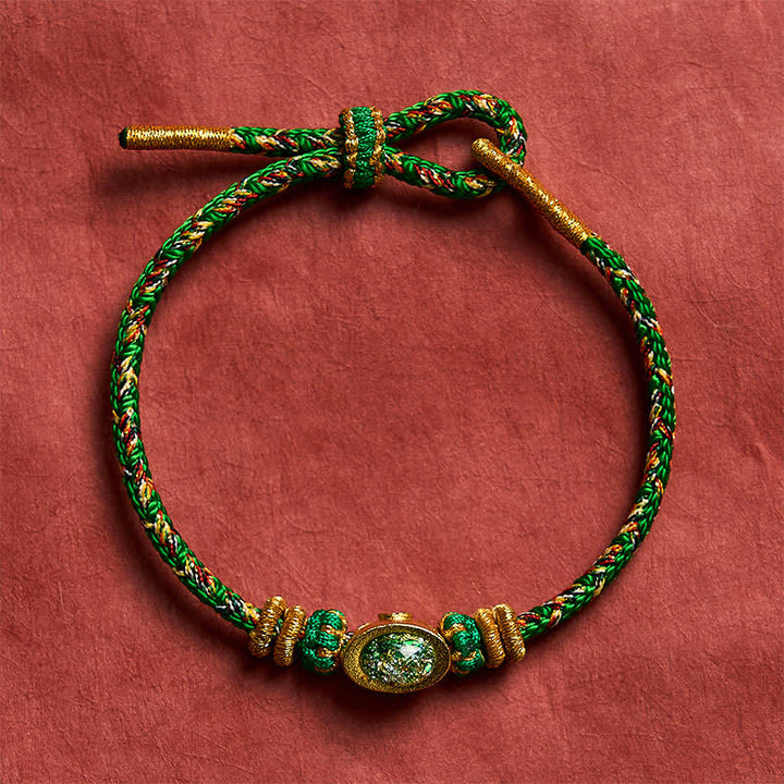 Buddha Stones Bracelet ajustable de protection composé de cinq couleurs de cordelette verte tissée à la main, de lingots verts et d'amulettes en forme de fleur de prunier. - image 3