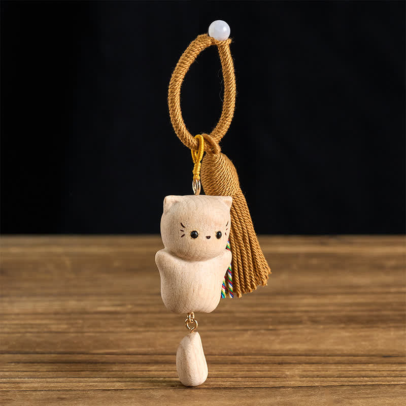 Buddha Stones Porte-clés chat porte-bonheur en bois de hêtre, pompon fait main - image 1