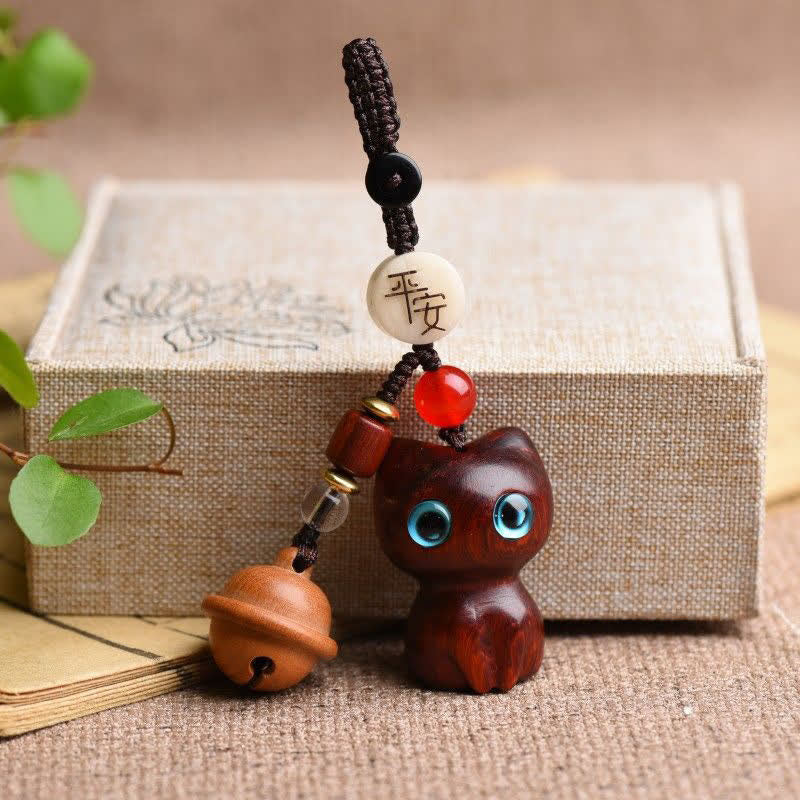 Buddha Stones Porte-clés clochette de protection pour chat sculptés à la main en bois d'ébène et en bois de santal rouge - Bois de santal rouge (Bénédiction ♥ De bon augure) - image 2
