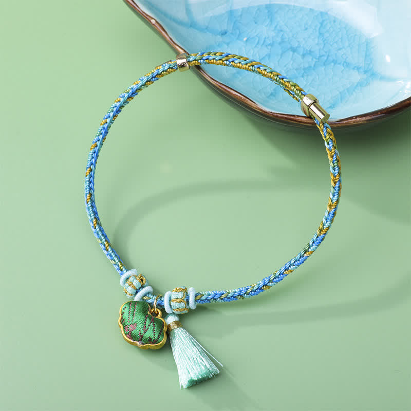 Buddha Stones Bracelet porte-bonheur Ruyi à pompon en brocart tressé cinq couleurs, avec cordon tressé et cordon Ruyi. - Vert (Même teinte – motif variable) - image 3