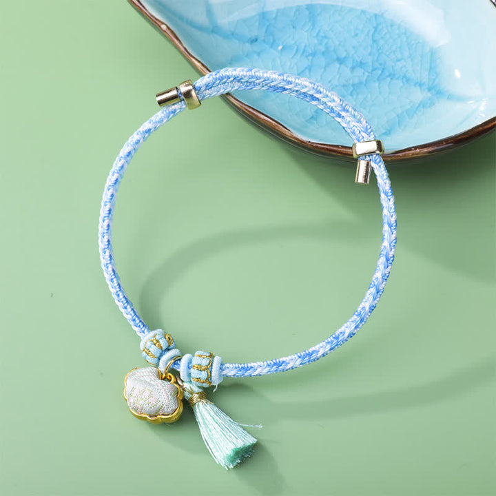 Buddha Stones Bracelet porte-bonheur Ruyi à pompon en brocart tressé cinq couleurs, avec cordon tressé et cordon Ruyi. - Bleu clair (même teinte – motif variable) - image 1