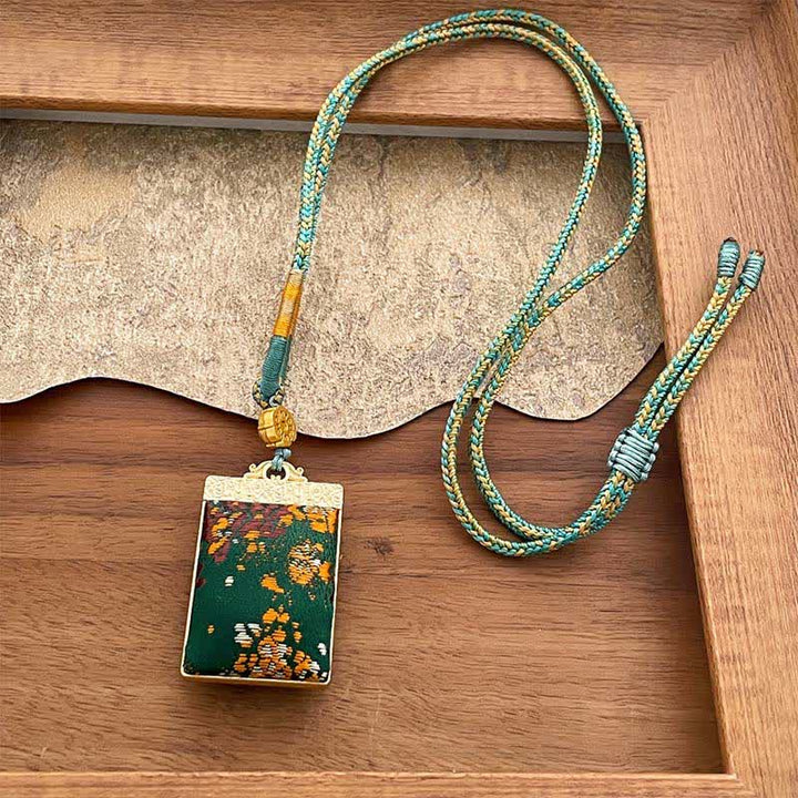 Buddha Stones Collier rectangulaire tressé à motif floral en brocart Song Harmony - Vert (même teinte – motif variable) - image 3