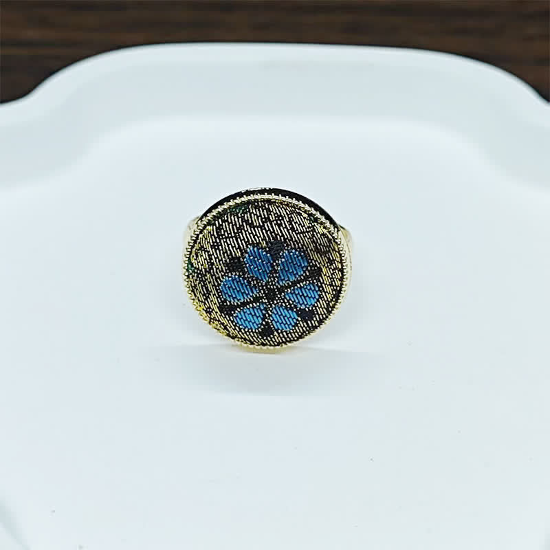 Buddha Stones Bague ronde ajustable en brocart à motif floral fait main, ornée d'un symbole de bénédiction - Bleu doré (même teinte – motif variable) - Réglable - image 6