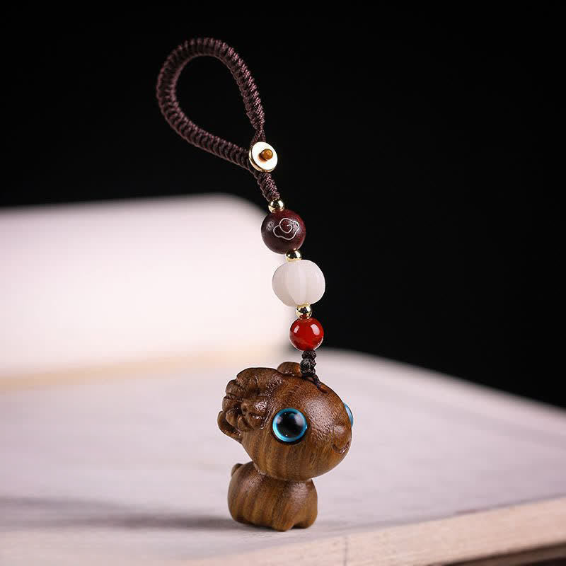Buddha Stones Porte-clés porte-bonheur en bois de santal vert sculptés à la main en forme de mouton - image 1