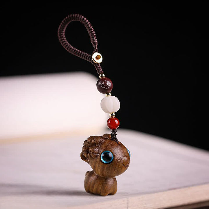 Buddha Stones Porte-clés porte-bonheur en bois de santal vert sculptés à la main en forme de mouton - image 1
