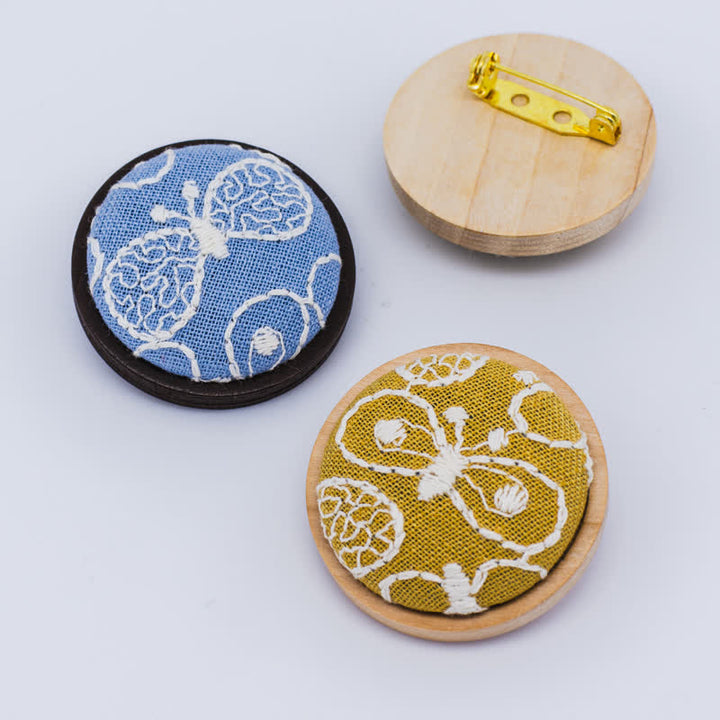 Buddha Stones Collier rond en bois sculpté à la main avec fleurs et papillons brodés, symbole d'ancrage - image 15