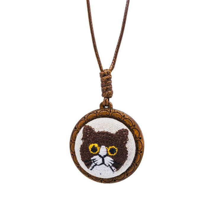 Buddha Stones Collier pendentif rond brodé « Chat des bois porte-bonheur » - abyssinien - image 10