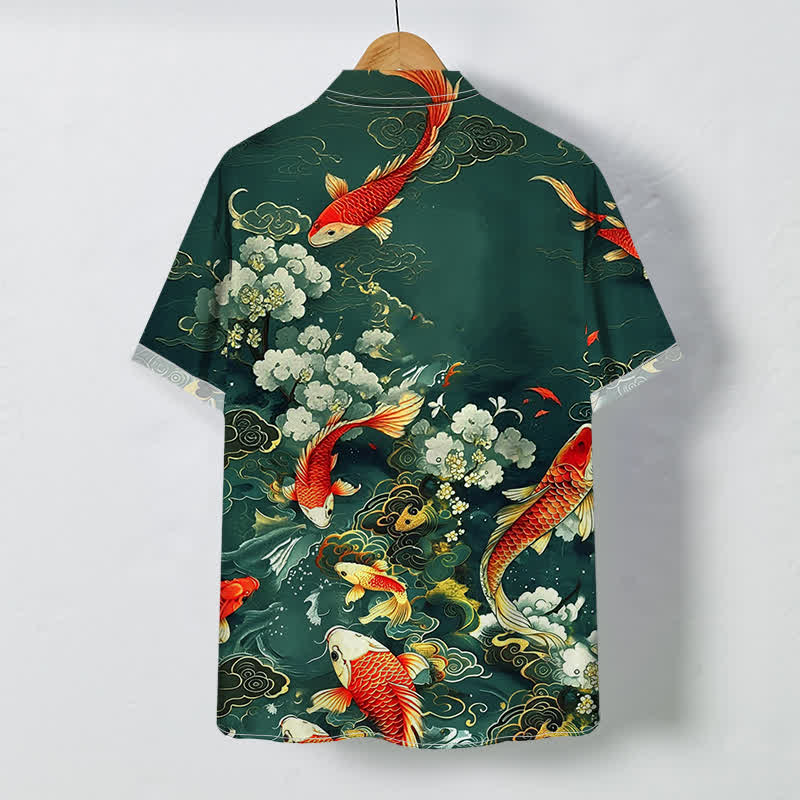 Buddha Stones Chemise à manches courtes pour homme, infroissable, avec boutons et motif floral blanc, ornée de carpes koï rouges et de vagues. - image 1