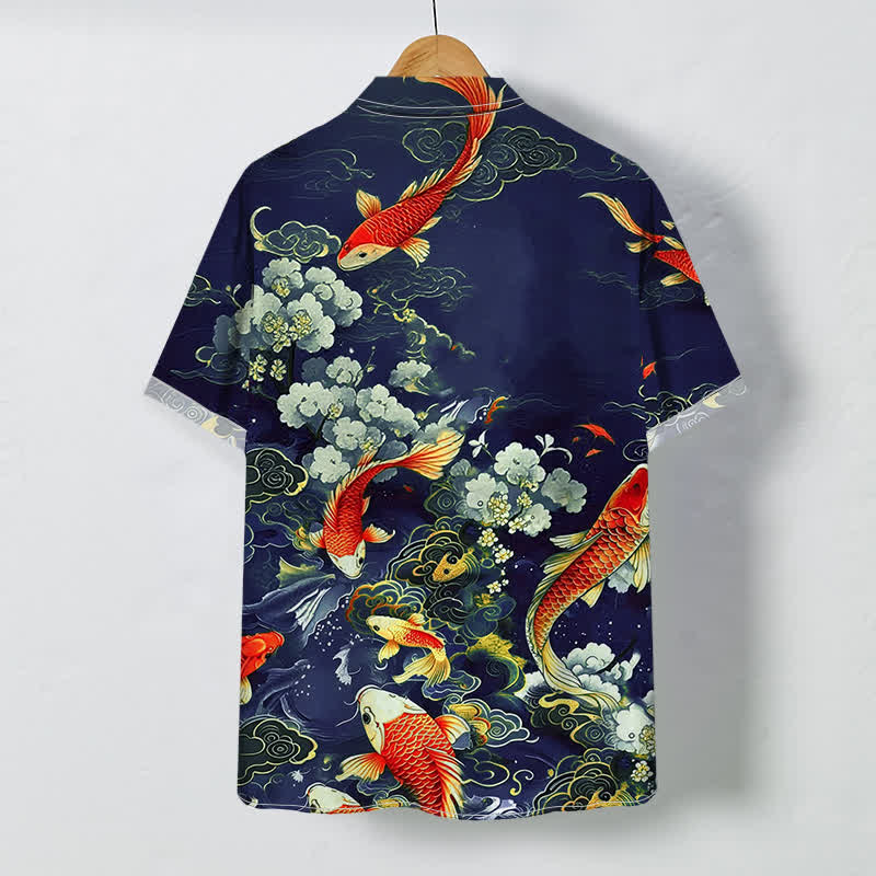 Buddha Stones Chemise à manches courtes pour homme, infroissable, avec boutons et motif floral blanc, ornée de carpes koï rouges et de vagues. - image 4
