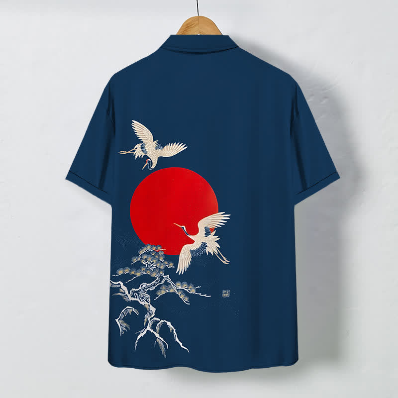 Buddha Stones Chemise à manches courtes pour homme, infroissable, avec boutons à motif de grue et de pin rouge soleil - image 1