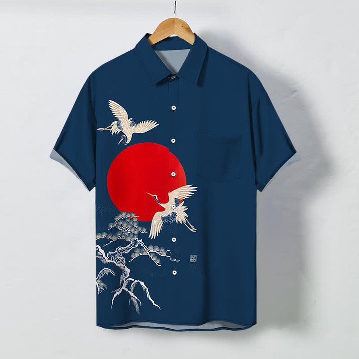 Buddha Stones Chemise à manches courtes pour homme, infroissable, avec boutons à motif de grue et de pin rouge soleil - Marine - US/UK/AU48，EU58 (4XL) - image 0