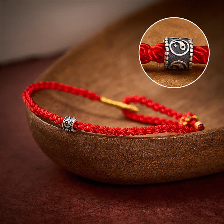 Buddha Stones Bracelet minimaliste tissé à la main, noir et rouge, symbole Yin Yang et protection. - Rouge vif - Fil rouge (Protection ♥ Chance) - image 0