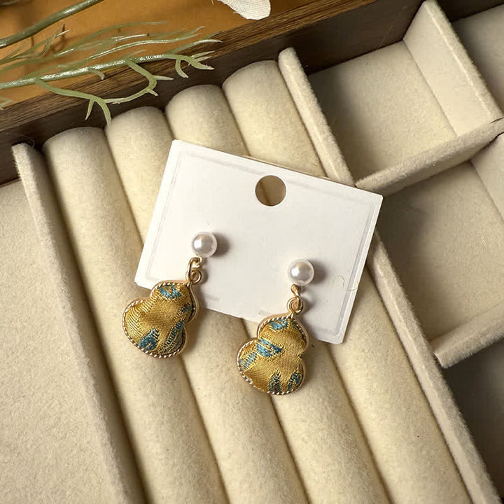 Buddha Stones Boucles d'oreilles pendantes artisanales Song Brocade Pearl Gourde Healing Stud Stud Earrings - Verge d'or (même teinte – motif variable) - image 4