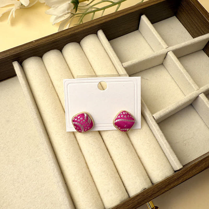 Buddha Stones Boucles d'oreilles carrées géométriques de protection en brocart Song fait main - Rouge prune (même teinte – motif variable) - image 7