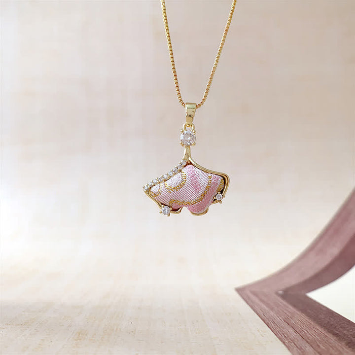 Buddha Stones Collier porte-bonheur Song Brocade en cuivre et coquillage en forme de cœur et de feuille de ginkgo - Feuille de ginkgo (même teinte – motif variable) - image 9