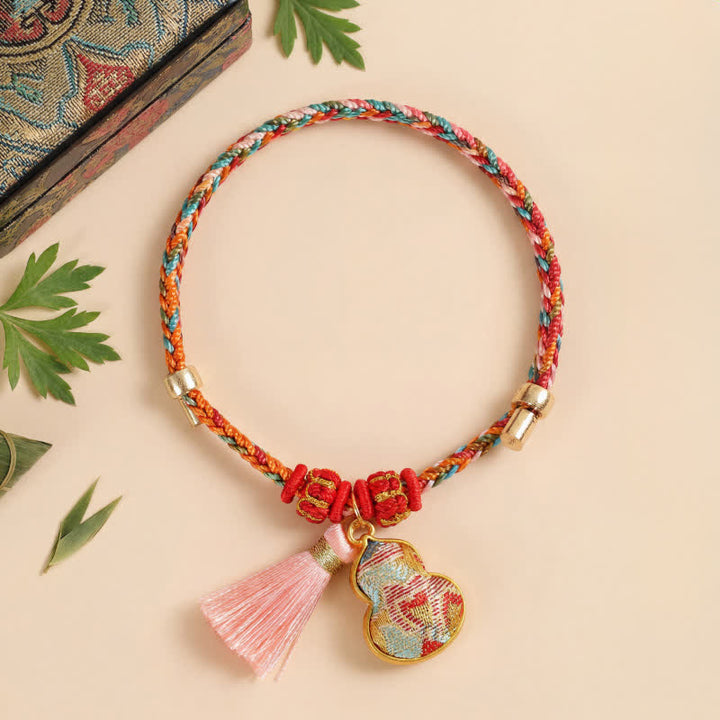 Buddha Stones Bracelet de protection tissé à la main en forme de calebasse avec porte-monnaie en forme de pomme et de cadenas chinois, orné d'un sac à monnaie en forme de pomme et de cinq couleurs. - Courge (même teinte – motif variable) - image 33