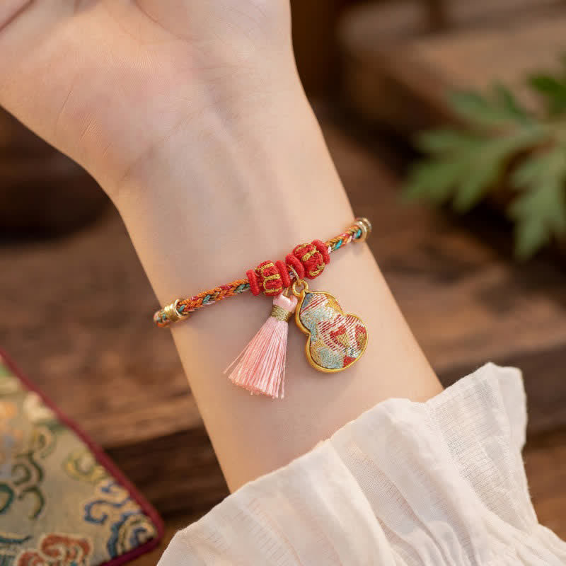 Buddha Stones Bracelet de protection tissé à la main en forme de calebasse avec porte-monnaie en forme de pomme et de cadenas chinois, orné d'un sac à monnaie en forme de pomme et de cinq couleurs. - image 37