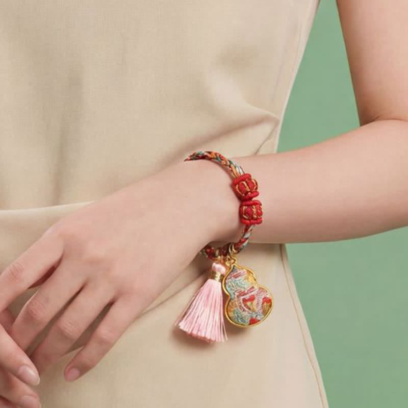 Buddha Stones Bracelet de protection tissé à la main en forme de calebasse avec porte-monnaie en forme de pomme et de cadenas chinois, orné d'un sac à monnaie en forme de pomme et de cinq couleurs. - image 46