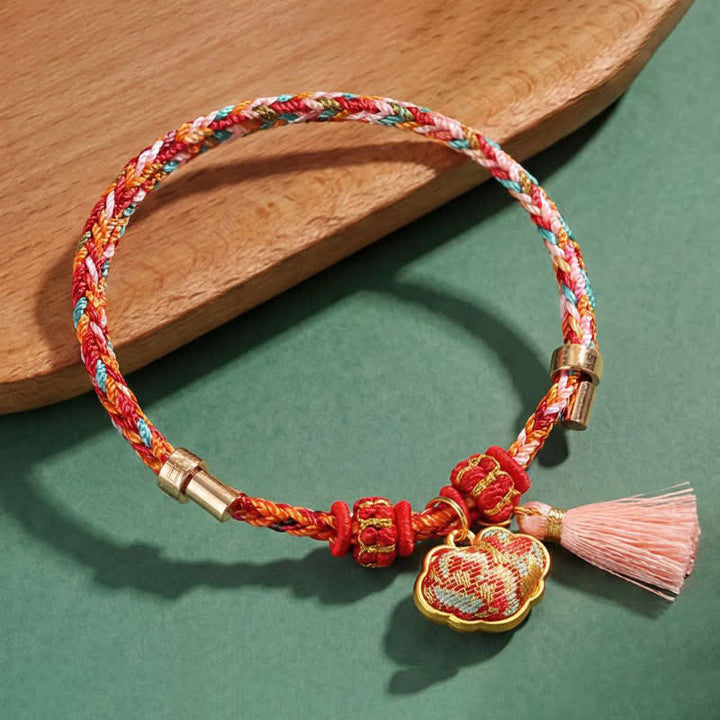Buddha Stones Bracelet de protection tissé à la main en forme de calebasse avec porte-monnaie en forme de pomme et de cadenas chinois, orné d'un sac à monnaie en forme de pomme et de cinq couleurs. - image 52
