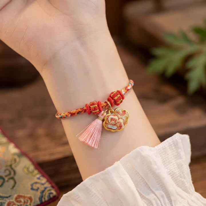 Buddha Stones Bracelet de protection tissé à la main en forme de calebasse avec porte-monnaie en forme de pomme et de cadenas chinois, orné d'un sac à monnaie en forme de pomme et de cinq couleurs. - image 55