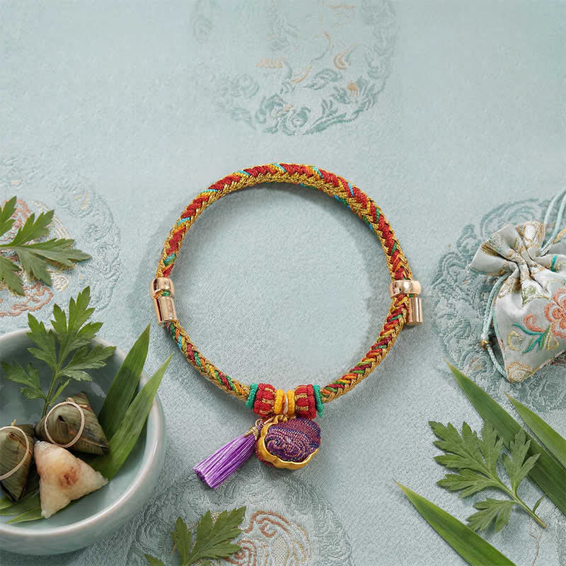 Buddha Stones Bracelet ajustable en brocart violet à cinq couleurs, orné d'un cadenas chinois et d'un pendentif porte-bonheur en forme de pomme, de calebasse ou de zongzi, tissé à la main. - image 7