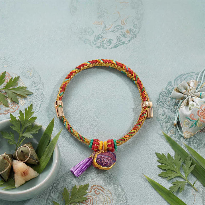 Buddha Stones Bracelet ajustable en brocart violet à cinq couleurs, orné d'un cadenas chinois et d'un pendentif porte-bonheur en forme de pomme, de calebasse ou de zongzi, tissé à la main. - image 7