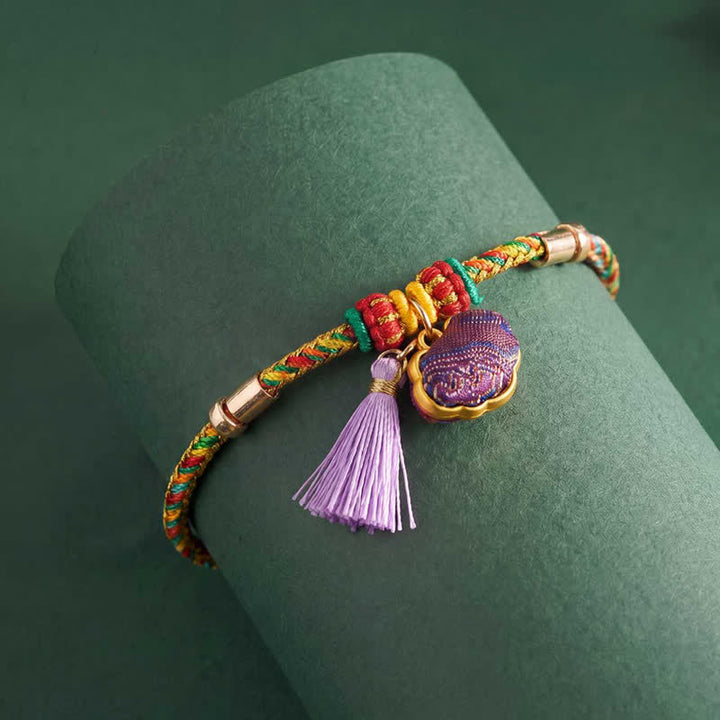 Buddha Stones Bracelet ajustable en brocart violet à cinq couleurs, orné d'un cadenas chinois et d'un pendentif porte-bonheur en forme de pomme, de calebasse ou de zongzi, tissé à la main. - image 3