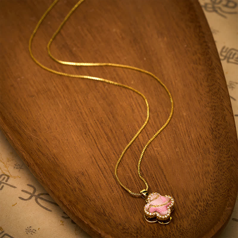 Buddha Stones Collier Harmonic Connection en brocart rose incrusté d'un cœur rotatif en cuivre et d'un trèfle à quatre feuilles - image 3