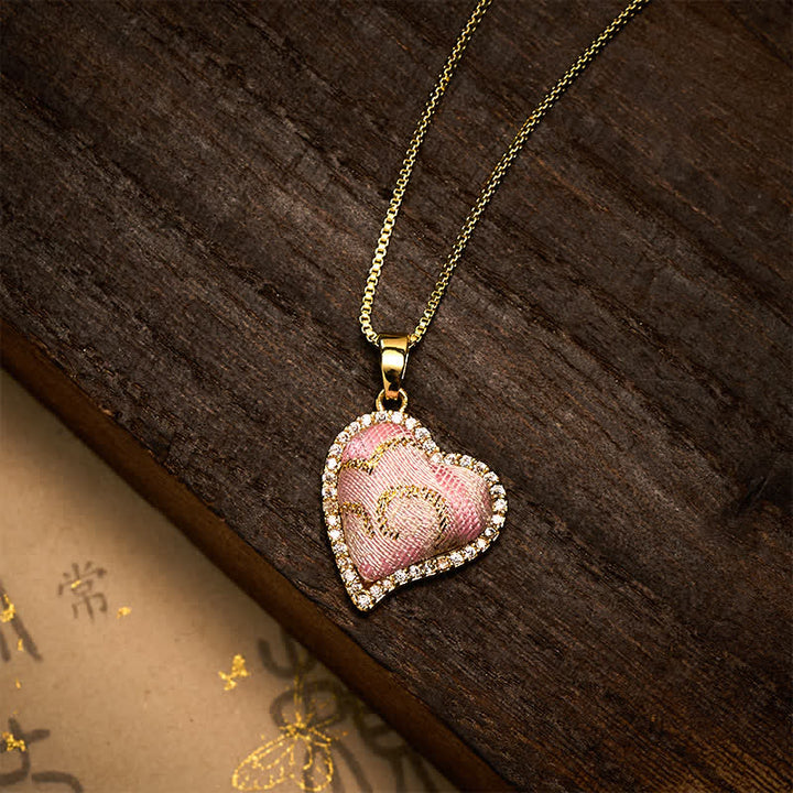 Buddha Stones Collier Harmonic Connection en brocart rose incrusté d'un cœur rotatif en cuivre et d'un trèfle à quatre feuilles - Cœur (Même teinte – motif variable) - image 8