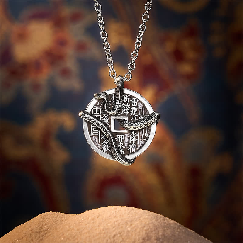 Buddha Stones Collier en cuivre plaqué argent avec des fantômes de la montagne et un serpent enroulé autour d'une pièce de cuivre. - image 1