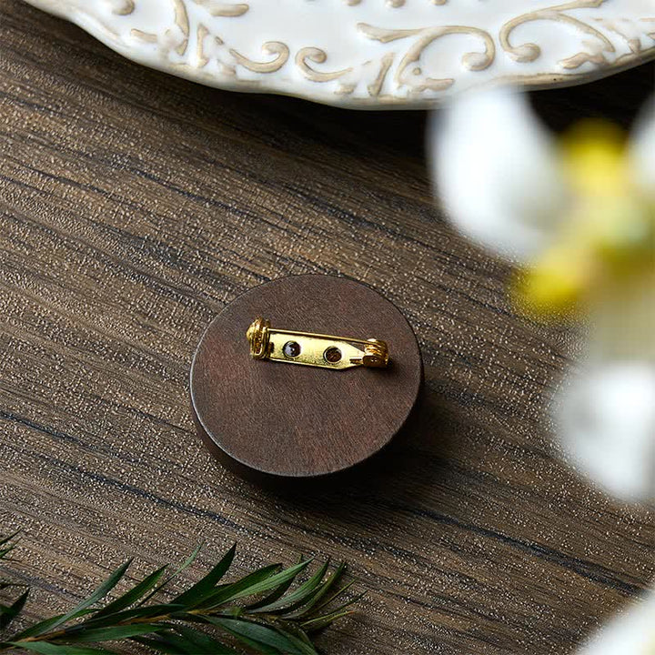 Buddha Stones Broche ronde en tissu faite main avec fleur, symbole d'ancrage - image 22