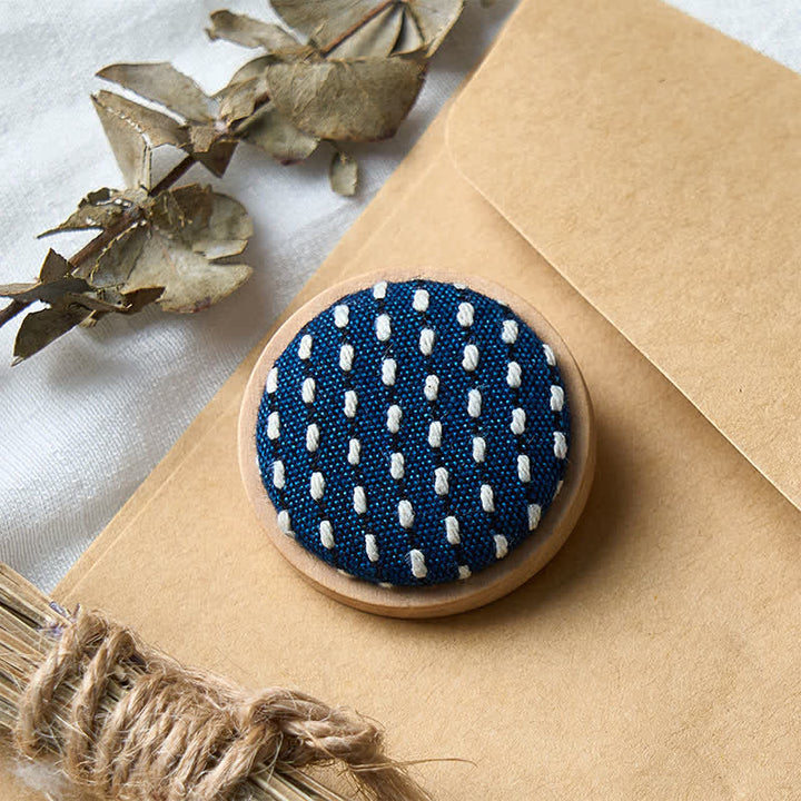 Buddha Stones Broche ronde en tissu faite main avec fleur, symbole d'ancrage - image 16