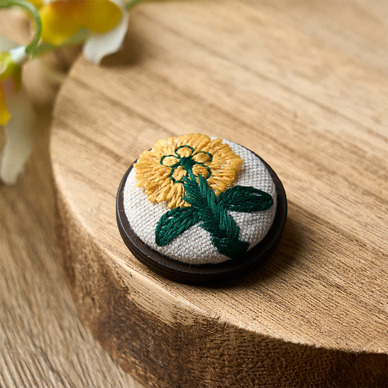 Buddha Stones Broche ronde en tissu faite main avec fleur, symbole d'ancrage - image 10