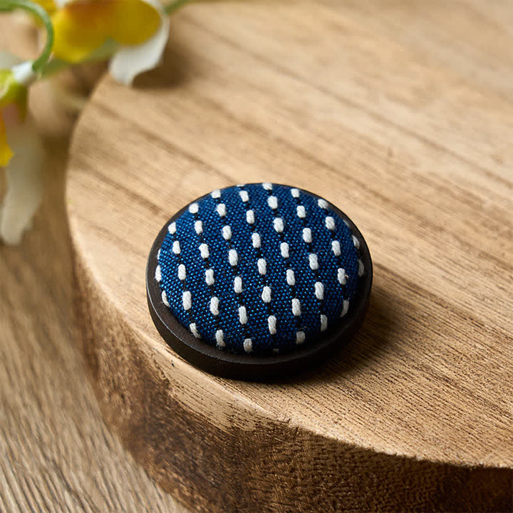 Buddha Stones Broche ronde en tissu faite main avec fleur, symbole d'ancrage - image 20